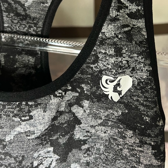 SOLD Women’s Best Black Camouflage Sports Bra Size Small - Picture 6 of 6